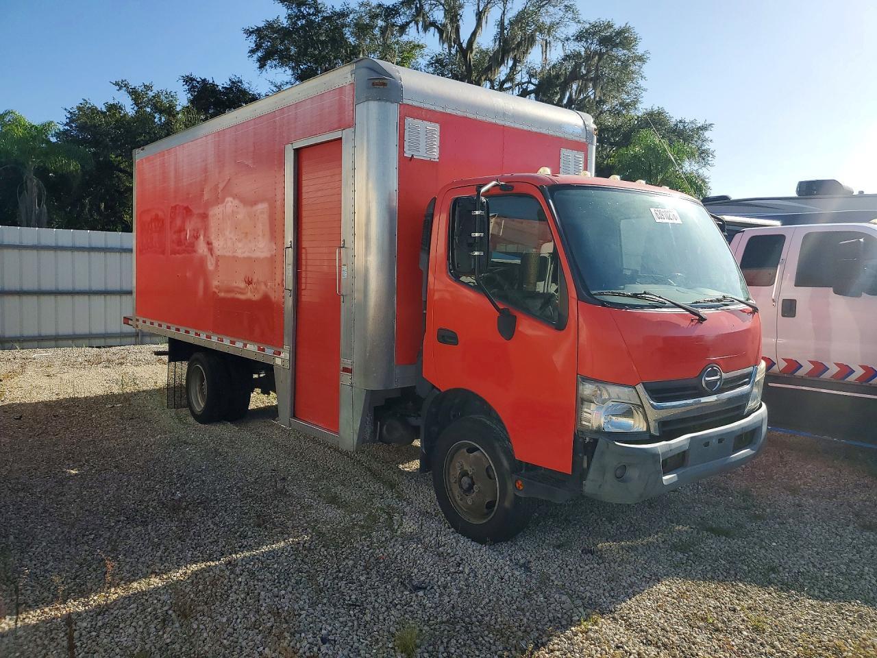 2017 HINO 195 BOX TRUCK — Фото 4 из 13