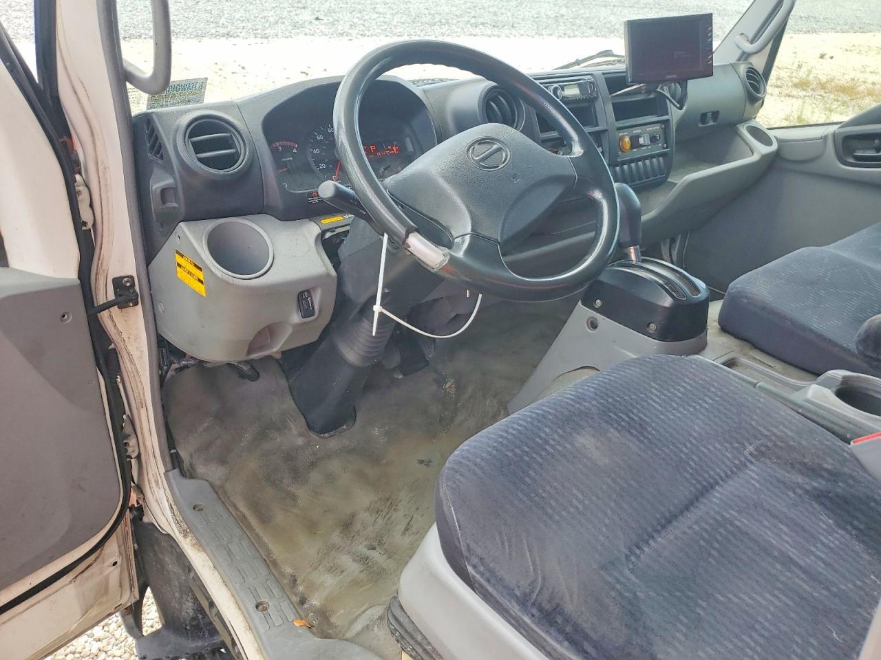 2017 HINO 195 BOX TRUCK — Фото 8 из 13