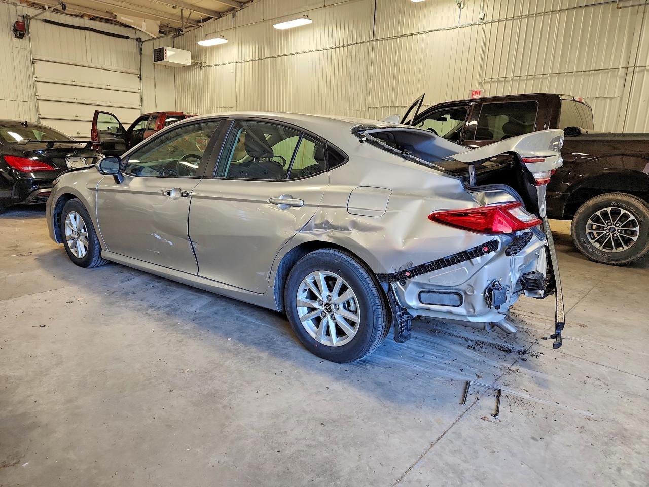 2025 TOYOTA CAMRY LE — Фото 2 из 12