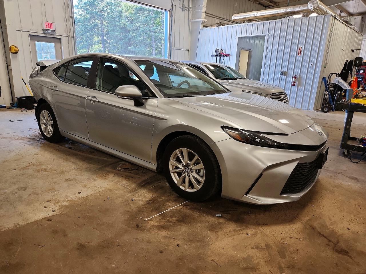 2025 TOYOTA CAMRY LE — Фото 4 из 12