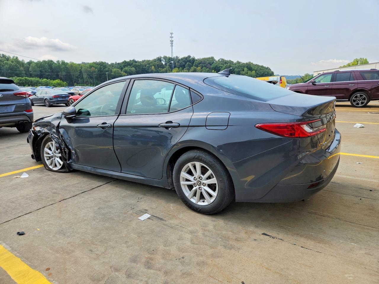 2025 TOYOTA CAMRY LE — Фото 2 из 13