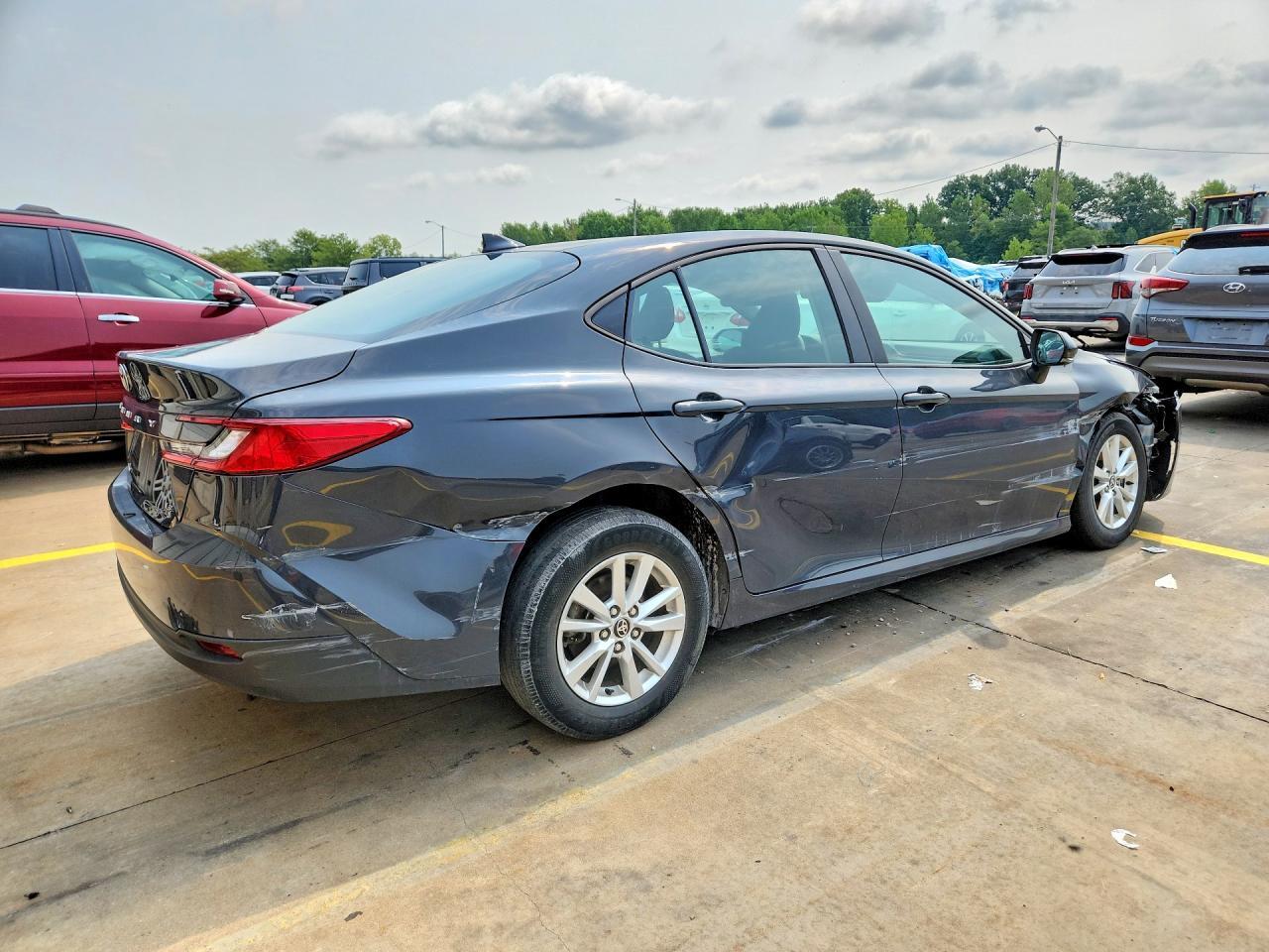 2025 TOYOTA CAMRY LE — Фото 3 из 13