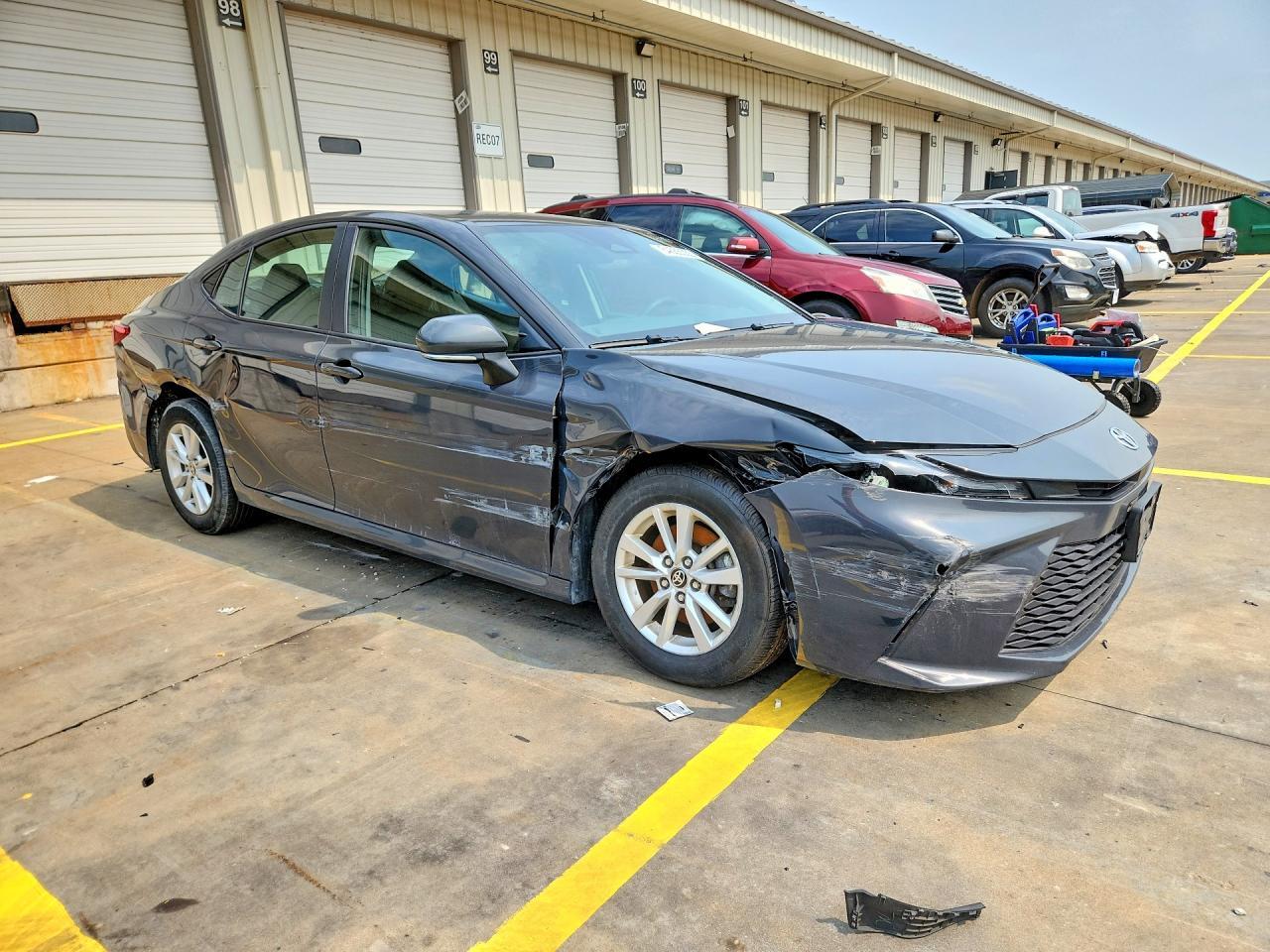 2025 TOYOTA CAMRY LE — Фото 4 из 13