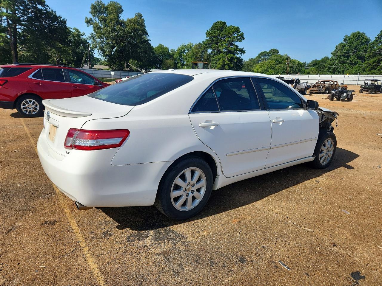2011 TOYOTA CAMRY LE — Фото 3 из 13