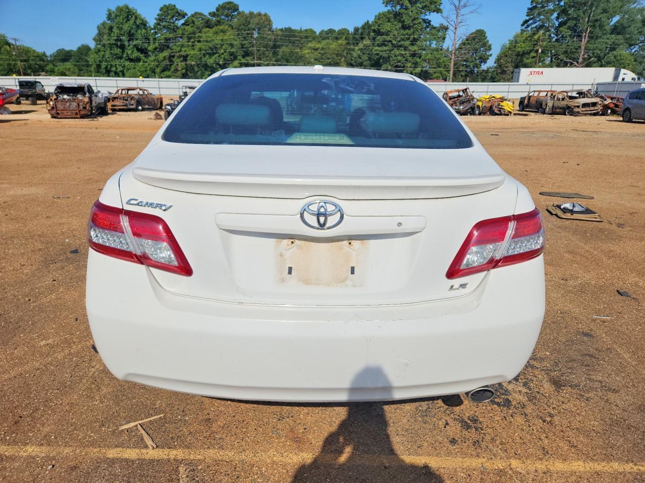 2011 TOYOTA CAMRY LE — Фото 6 из 13