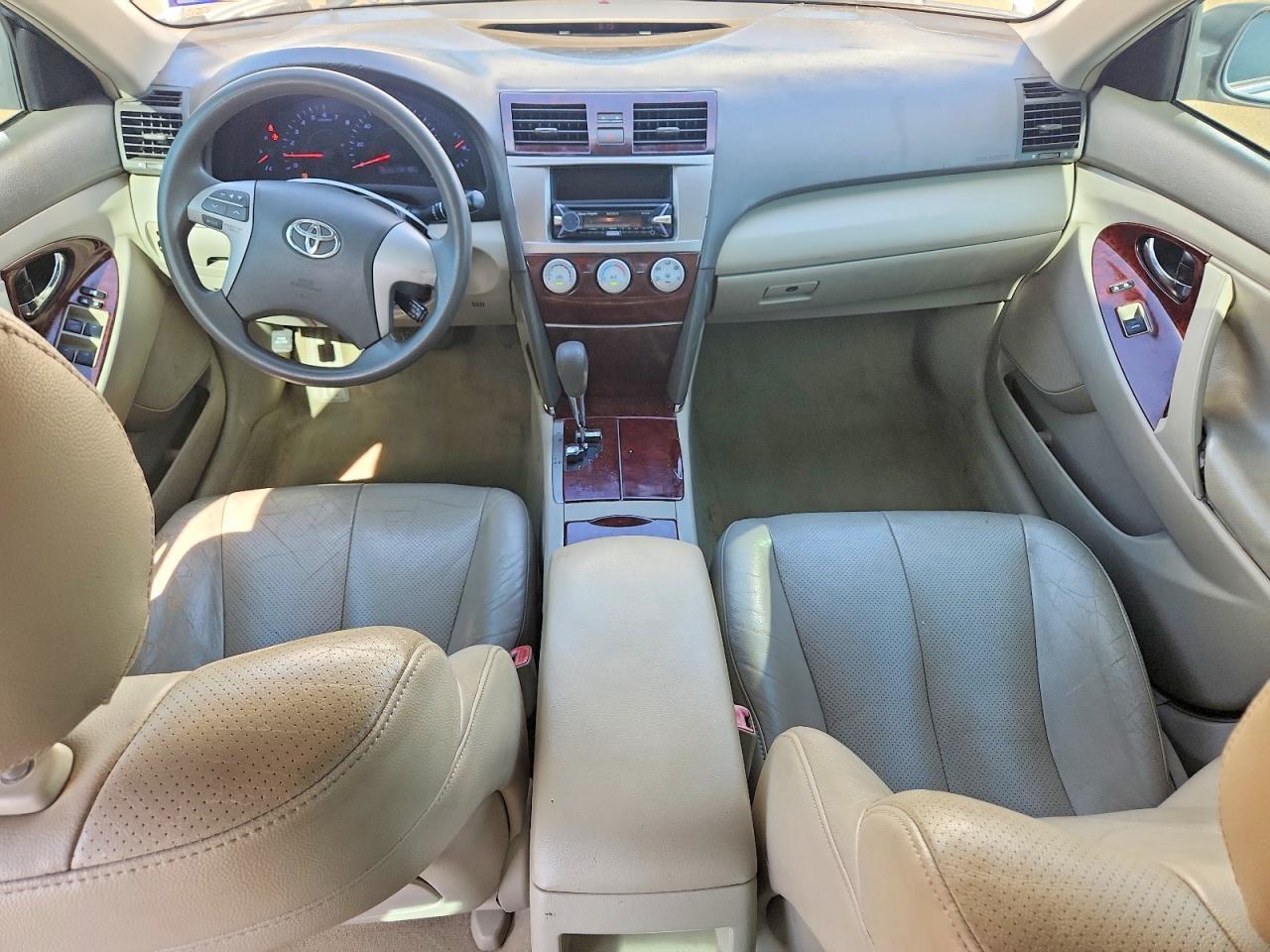 2011 TOYOTA CAMRY LE — Фото 8 из 13