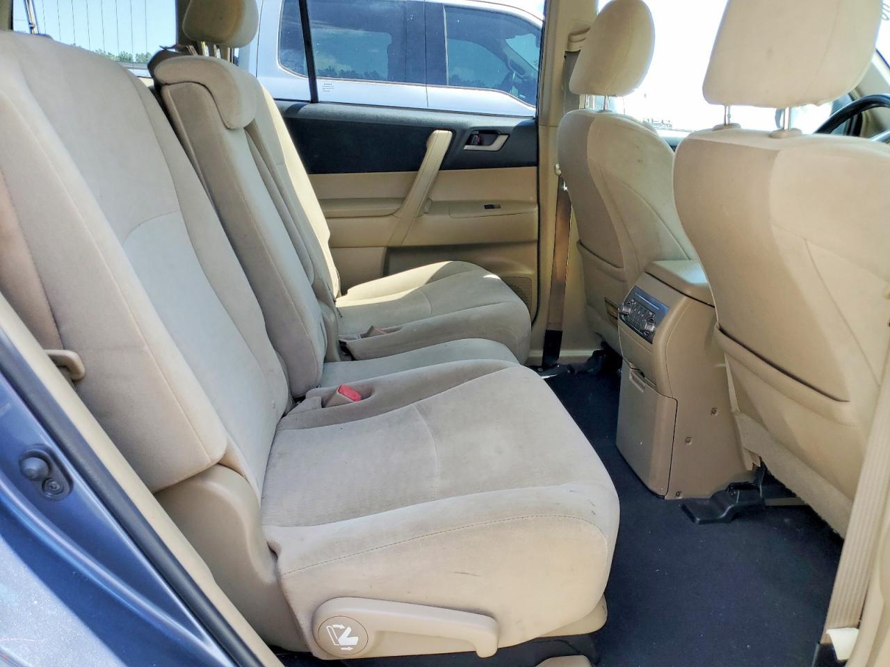 2011 TOYOTA HIGHLANDER BASE — Фото 11 из 13