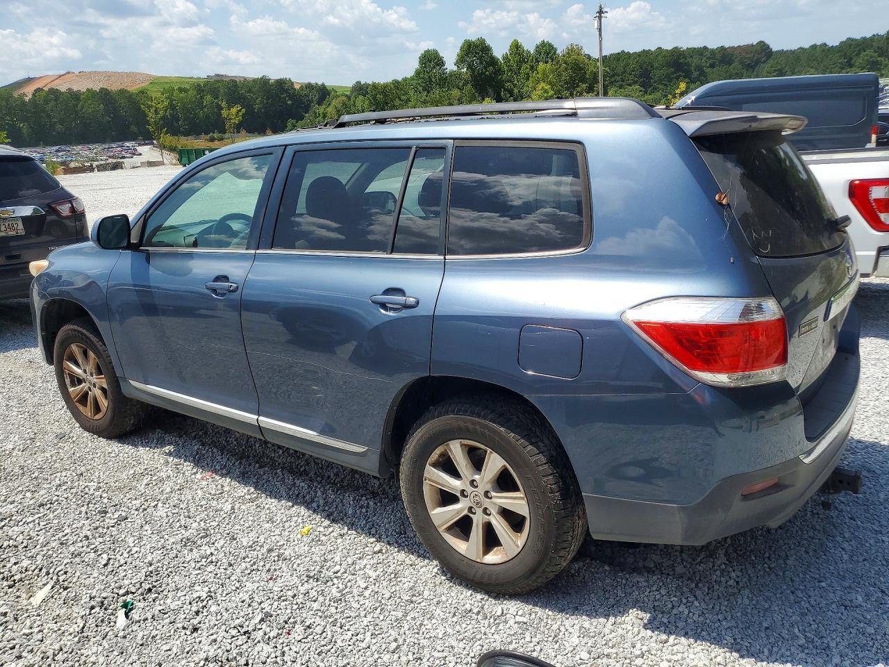 2011 TOYOTA HIGHLANDER BASE — Фото 2 из 13