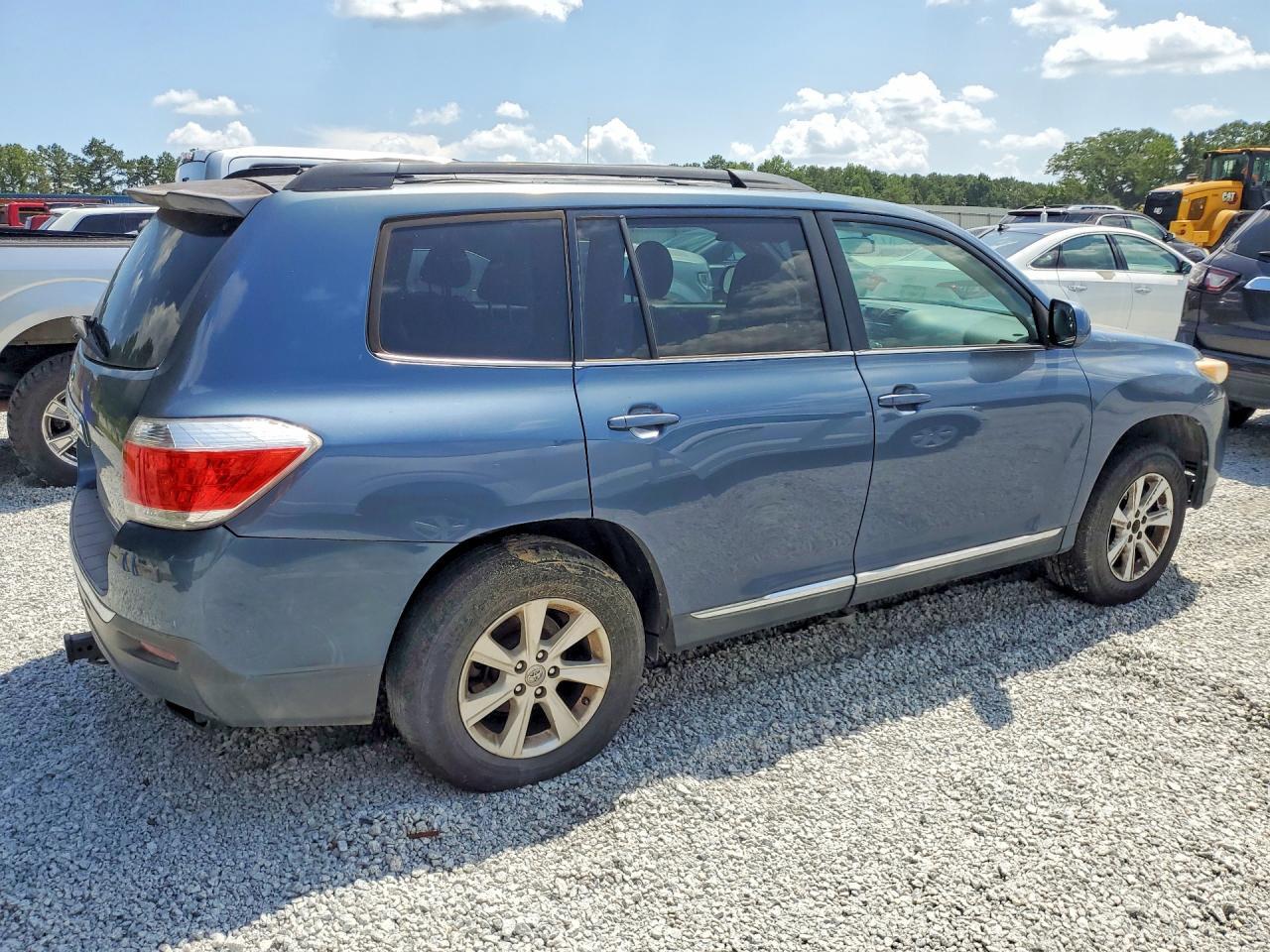 2011 TOYOTA HIGHLANDER BASE — Фото 3 из 13