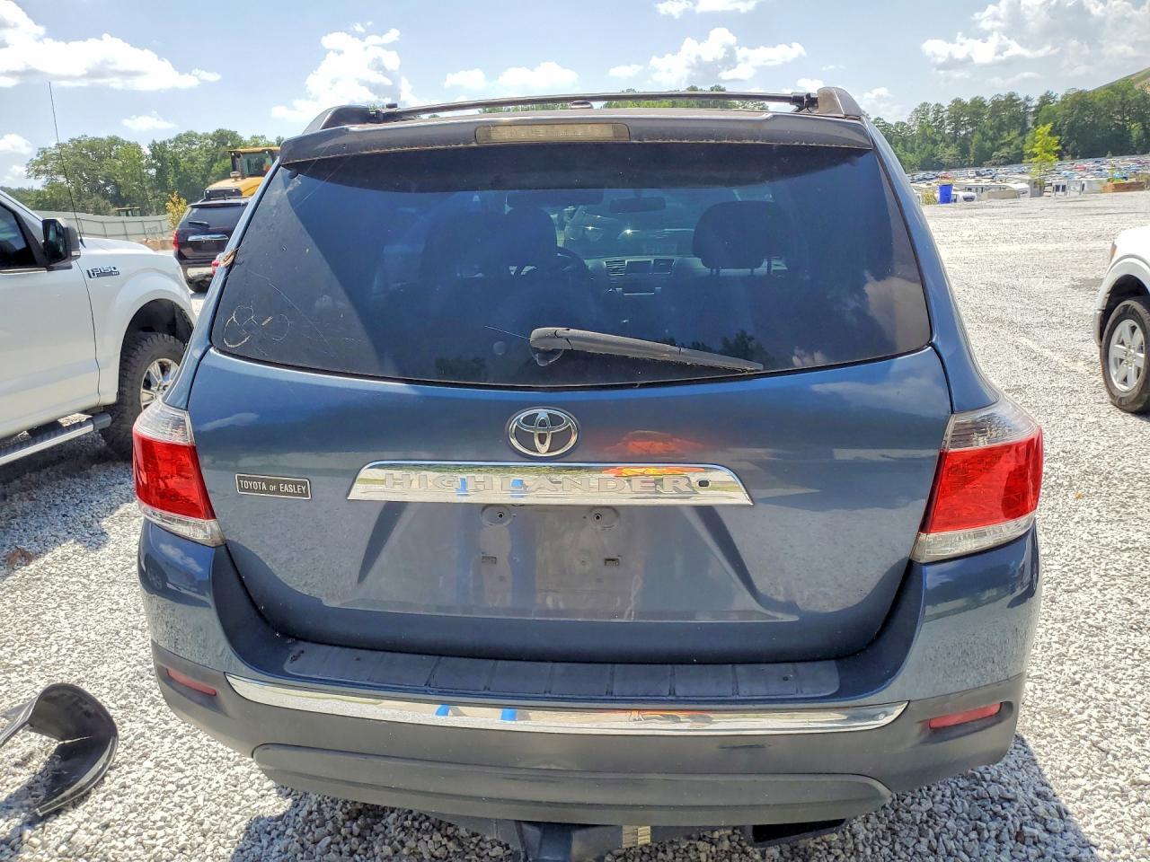 2011 TOYOTA HIGHLANDER BASE — Фото 6 из 13
