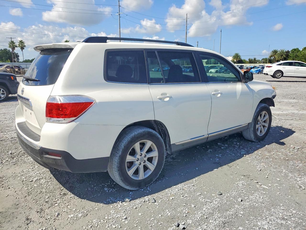 2011 TOYOTA HIGHLANDER BASE — Фото 3 из 13