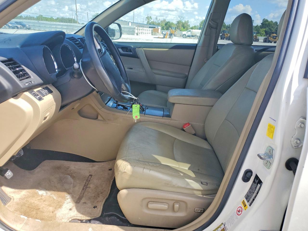2011 TOYOTA HIGHLANDER BASE — Фото 7 из 13