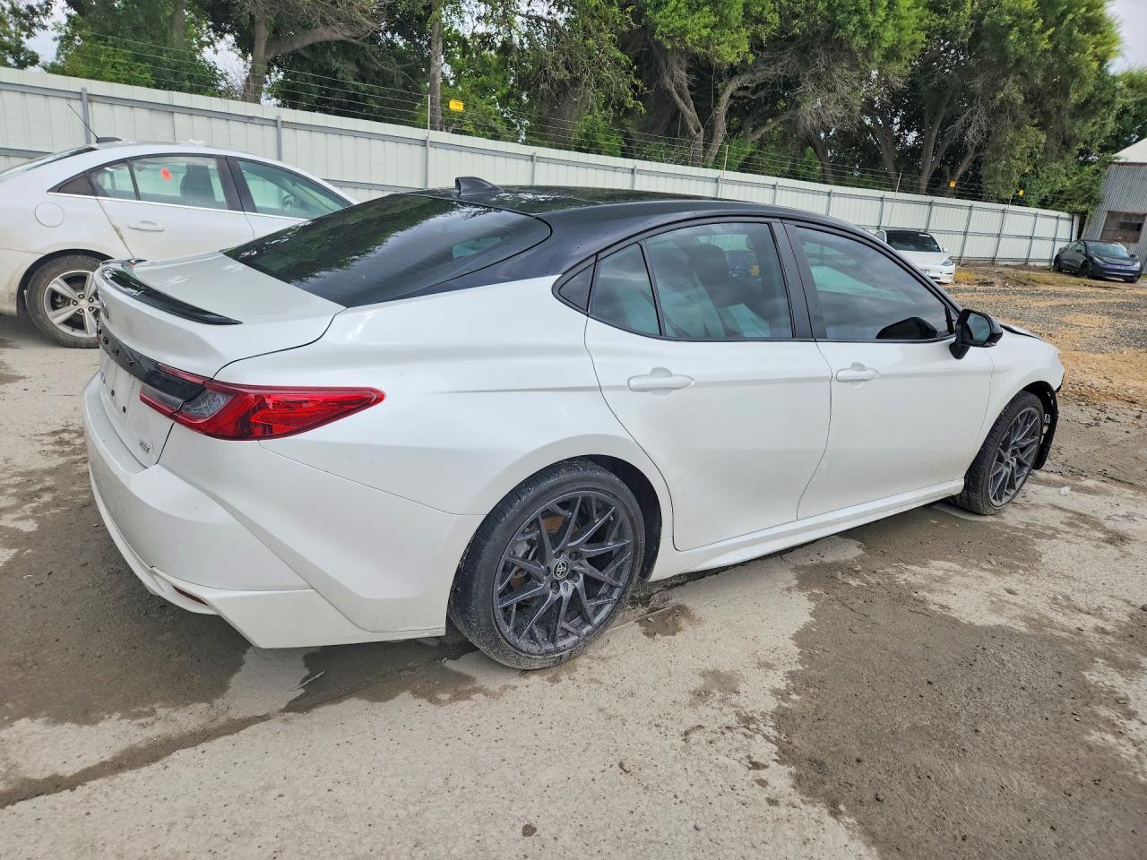 2025 TOYOTA CAMRY XSE — Фото 3 из 12