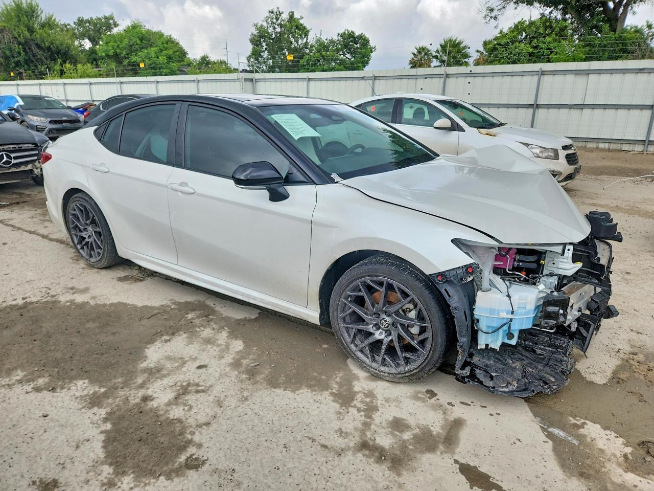 2025 TOYOTA CAMRY XSE — Фото 4 из 12