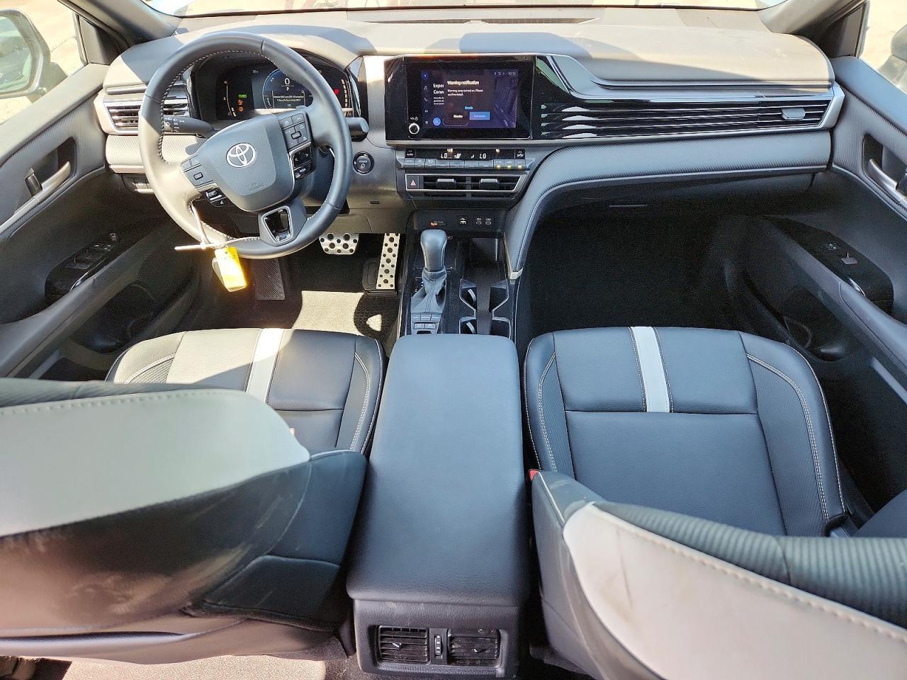 2025 TOYOTA CAMRY SE — Фото 8 из 13