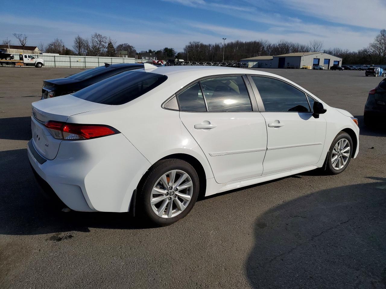 2025 TOYOTA COROLLA LE — Фото 3 из 12