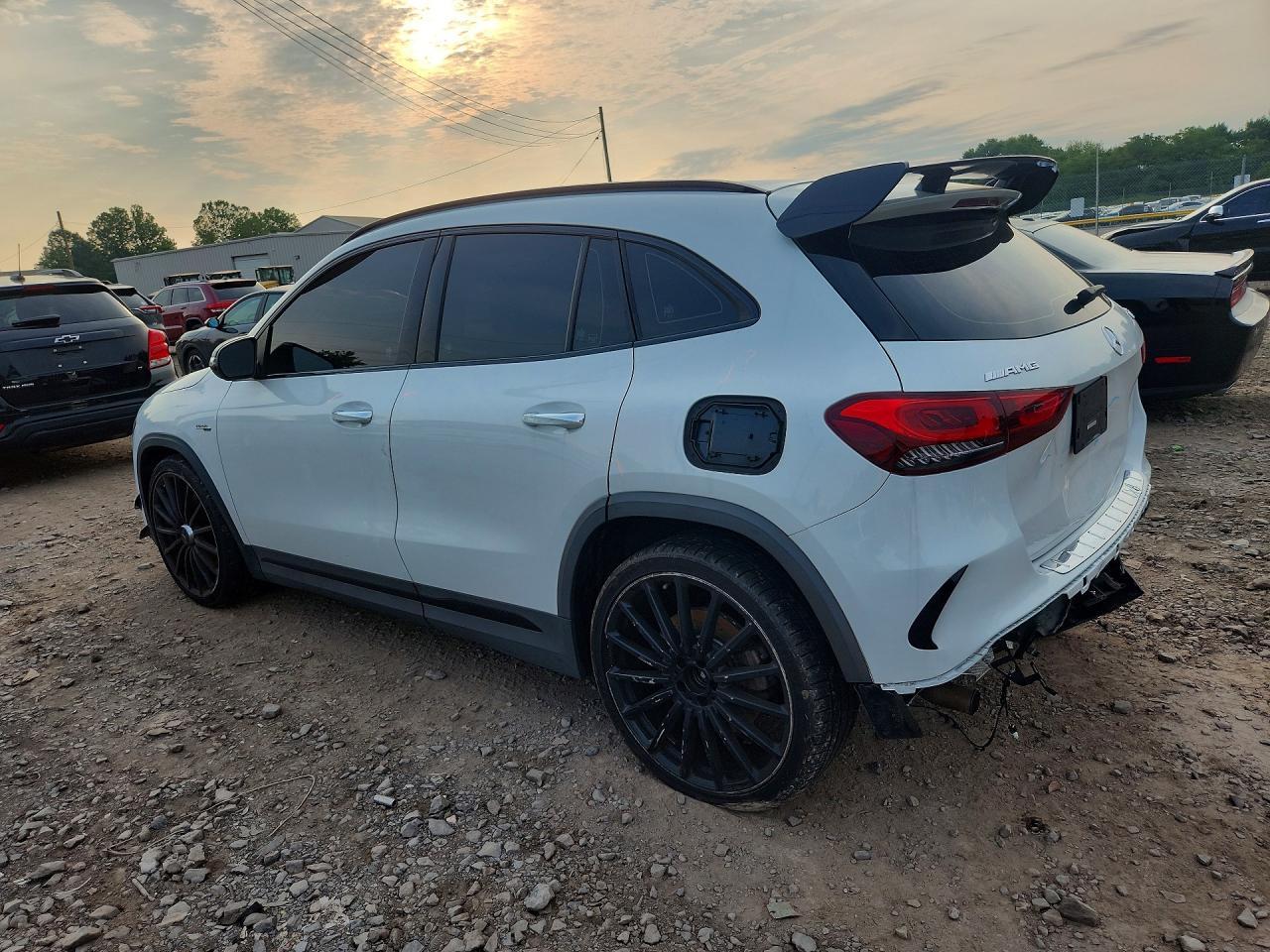 2021 MERCEDES-BENZ GLA 35 AMG — Фото 2 из 13