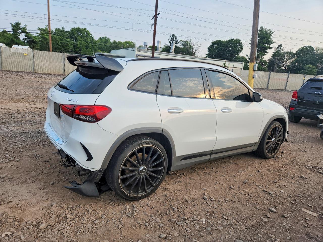 2021 MERCEDES-BENZ GLA 35 AMG — Фото 3 из 13