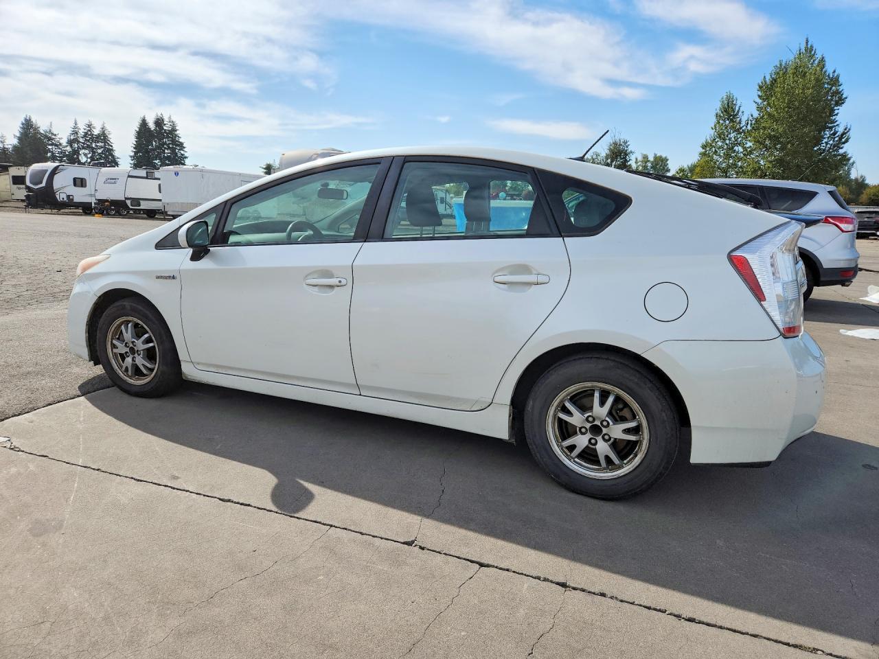 2011 TOYOTA PRIUS TWO — Фото 2 из 12