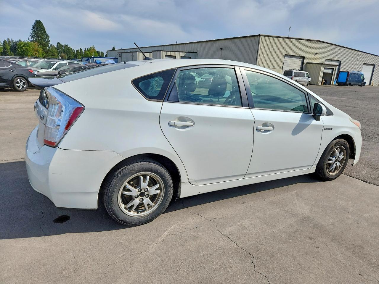 2011 TOYOTA PRIUS TWO — Фото 3 из 12