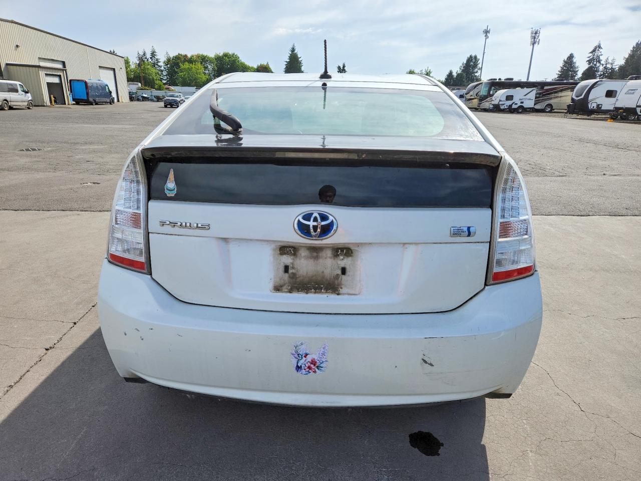 2011 TOYOTA PRIUS TWO — Фото 6 из 12