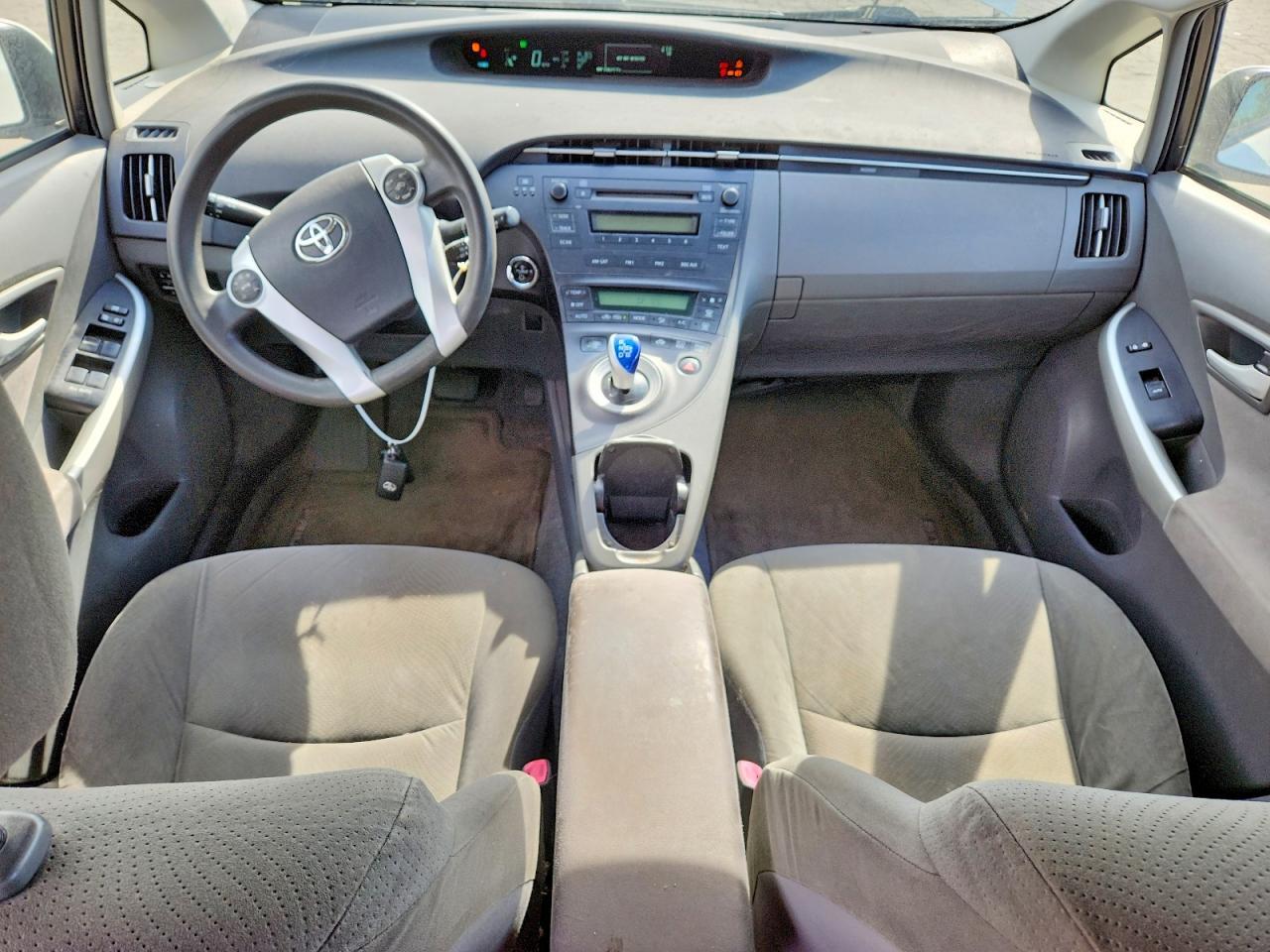 2011 TOYOTA PRIUS TWO — Фото 8 из 12