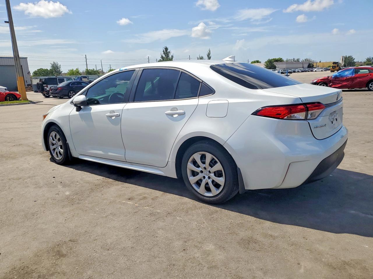 2025 TOYOTA COROLLA LE — Фото 2 из 12