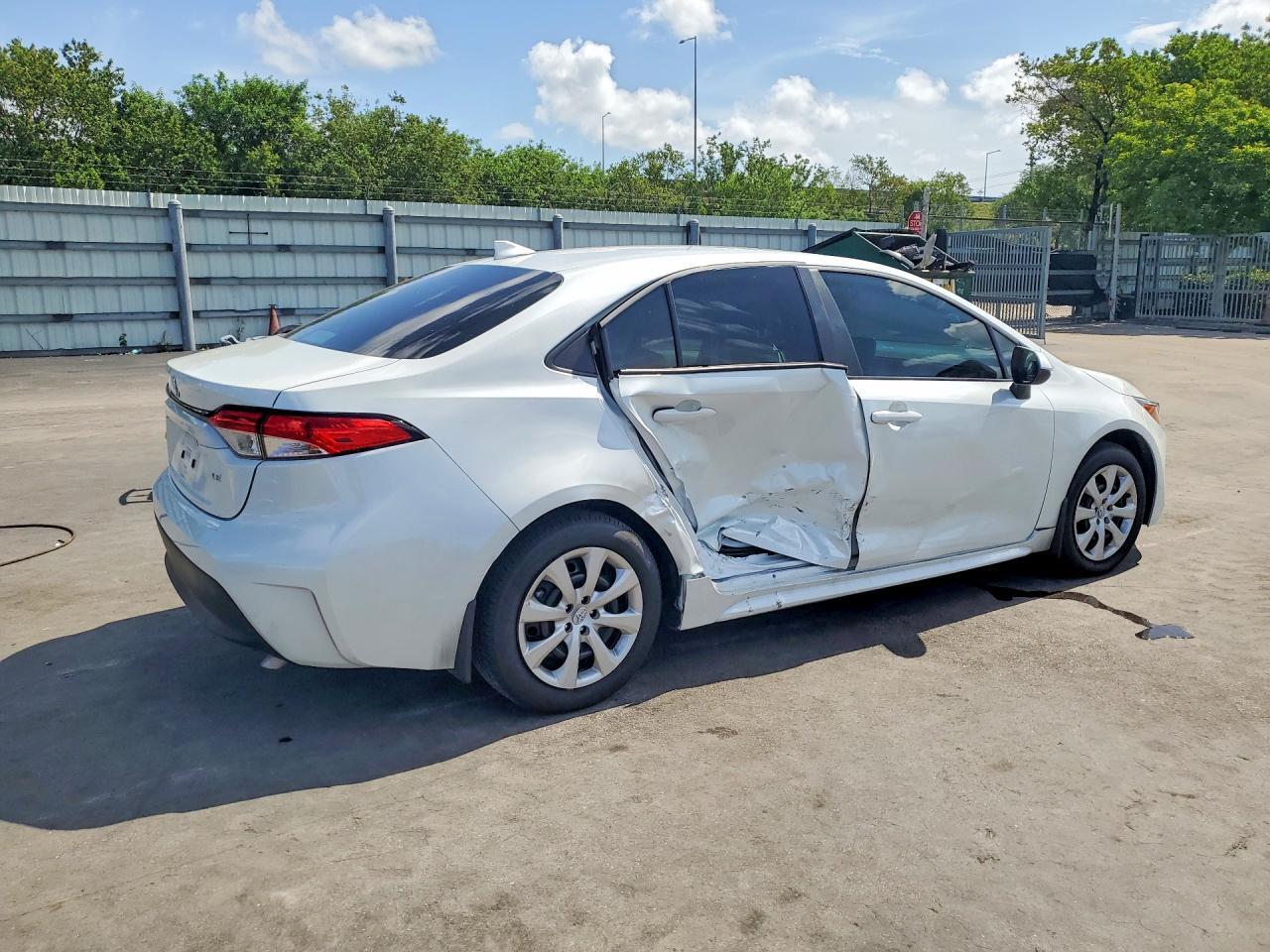2025 TOYOTA COROLLA LE — Фото 3 из 12