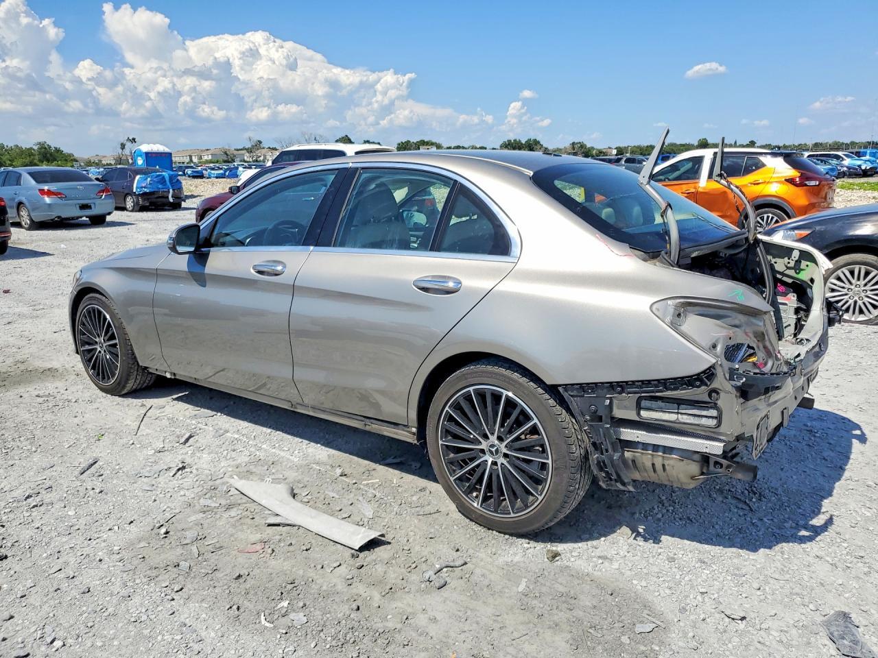 2021 MERCEDES-BENZ C 300 — Фото 2 из 13