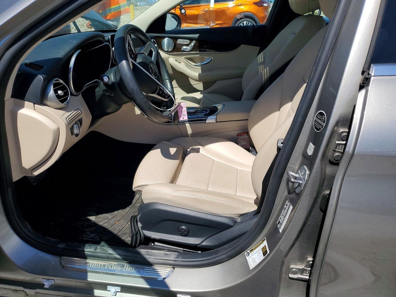2021 MERCEDES-BENZ C 300 — Фото 7 из 13