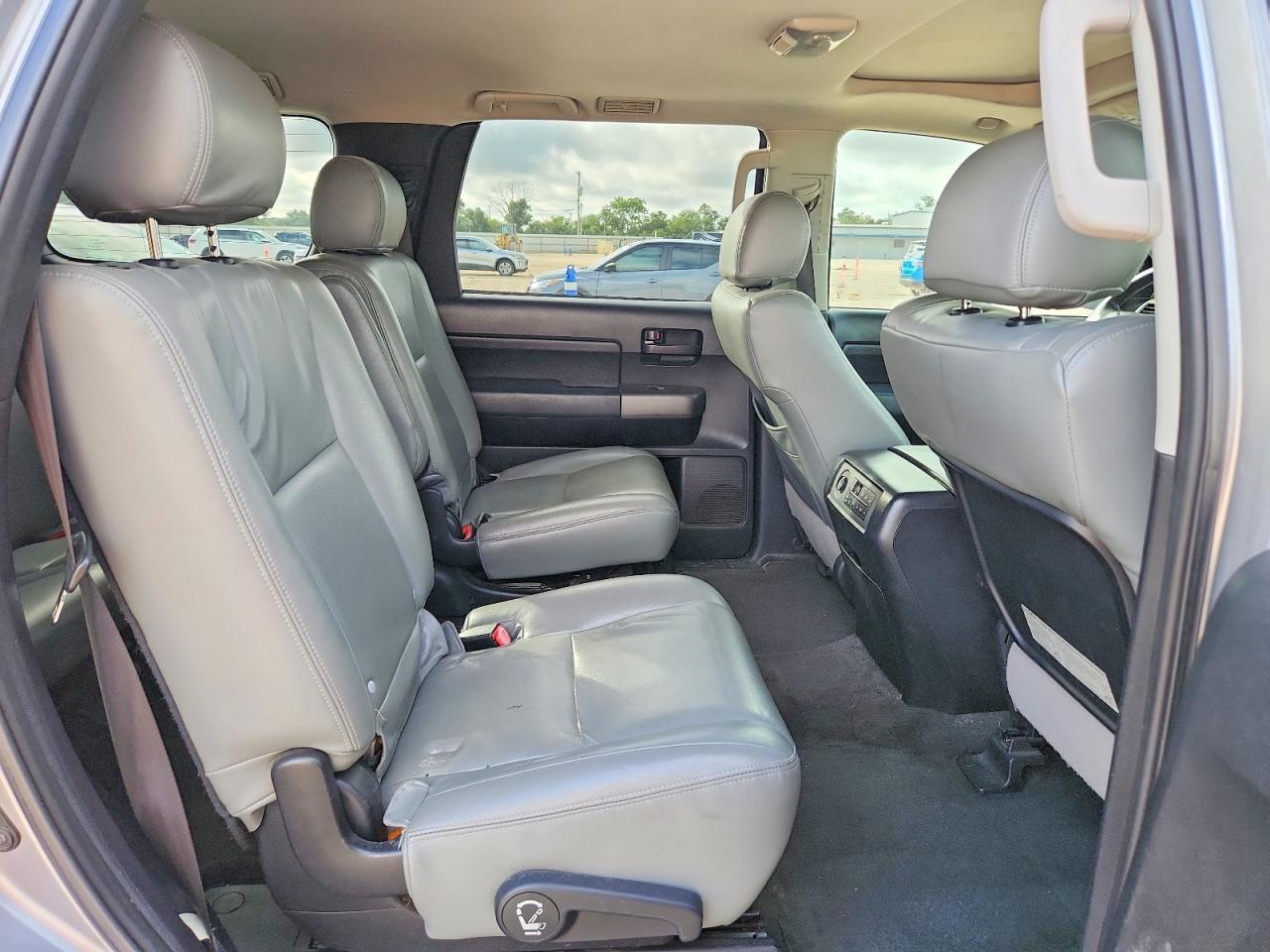 5TDZM5G17BS003159 2011 TOYOTA SEQUOIA photo no. 11