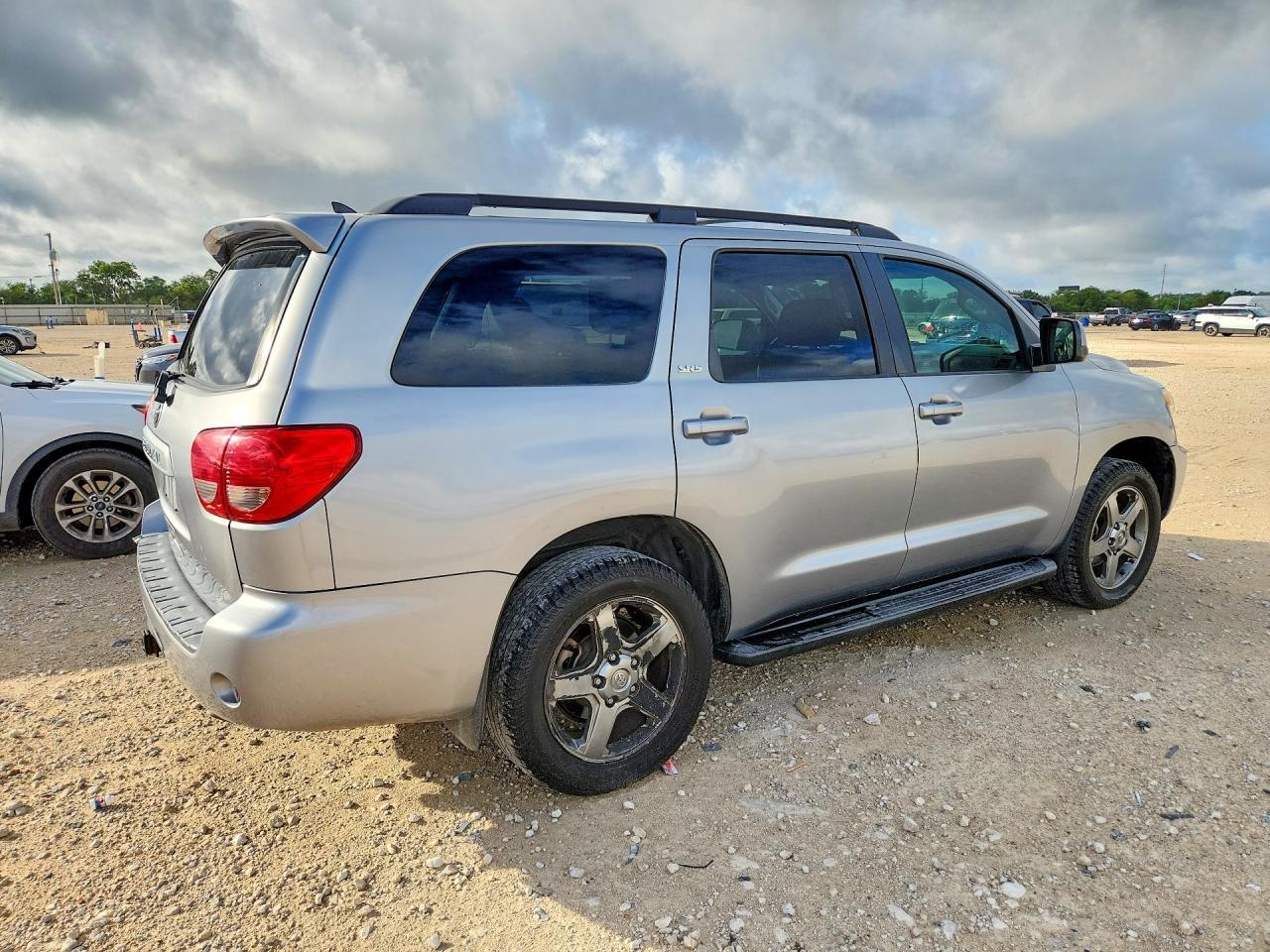 5TDZM5G17BS003159 2011 TOYOTA SEQUOIA photo no. 3