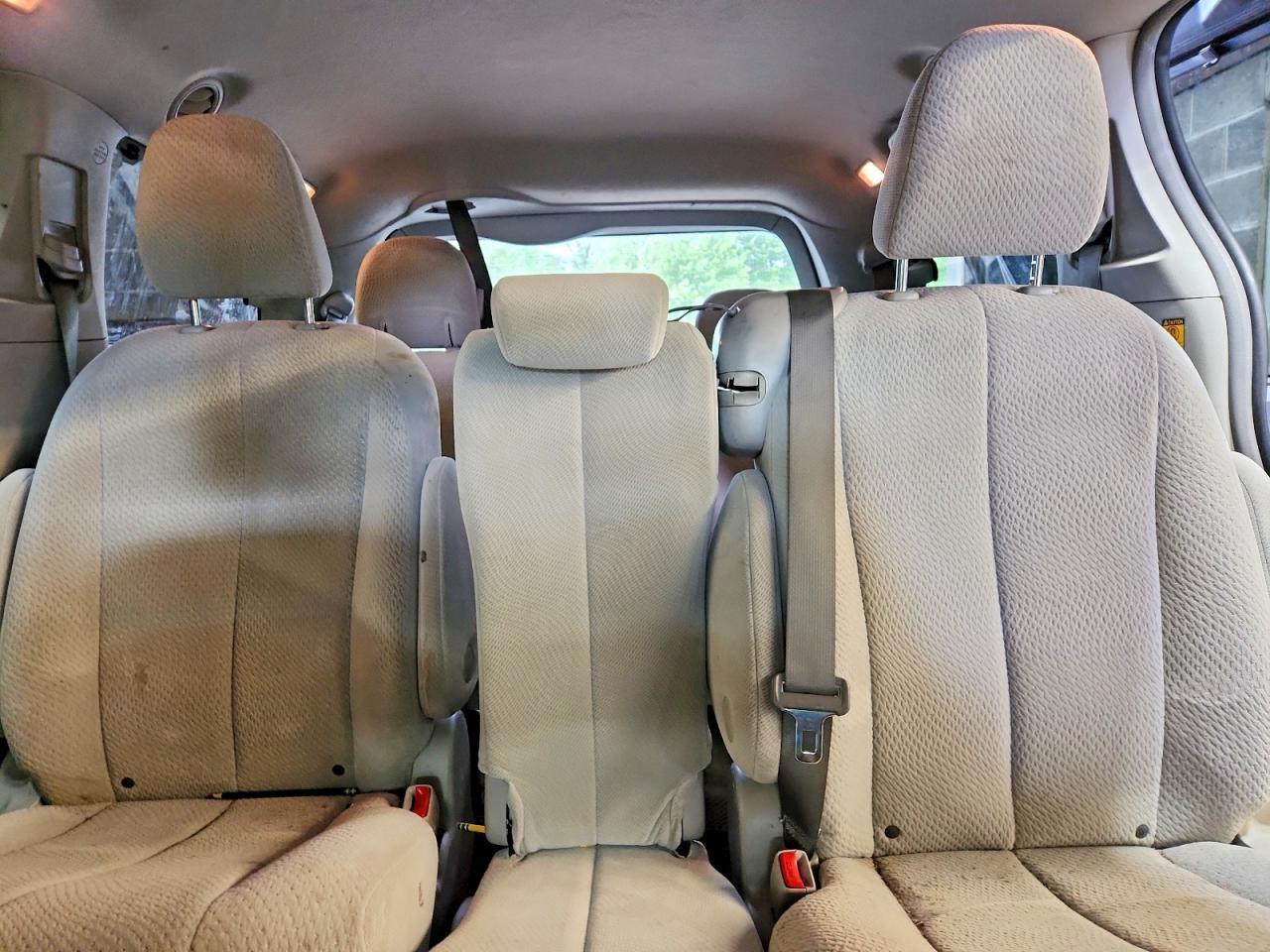 2011 TOYOTA SIENNA LE — Фото 10 из 13