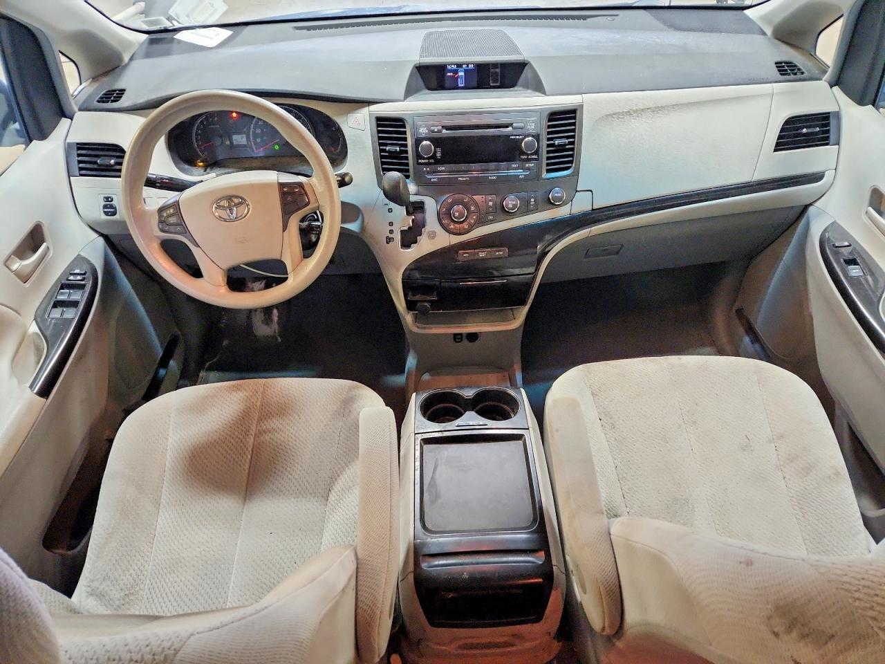 2011 TOYOTA SIENNA LE — Фото 8 из 13