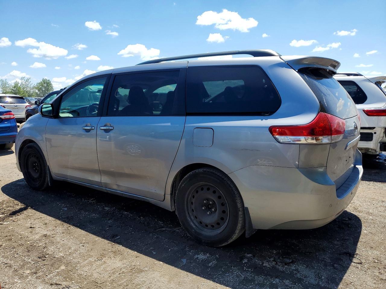 2011 TOYOTA SIENNA XLE 7-PASSENGER — Фото 2 из 13
