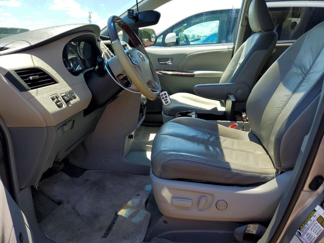 2011 TOYOTA SIENNA XLE 7-PASSENGER — Фото 7 из 13