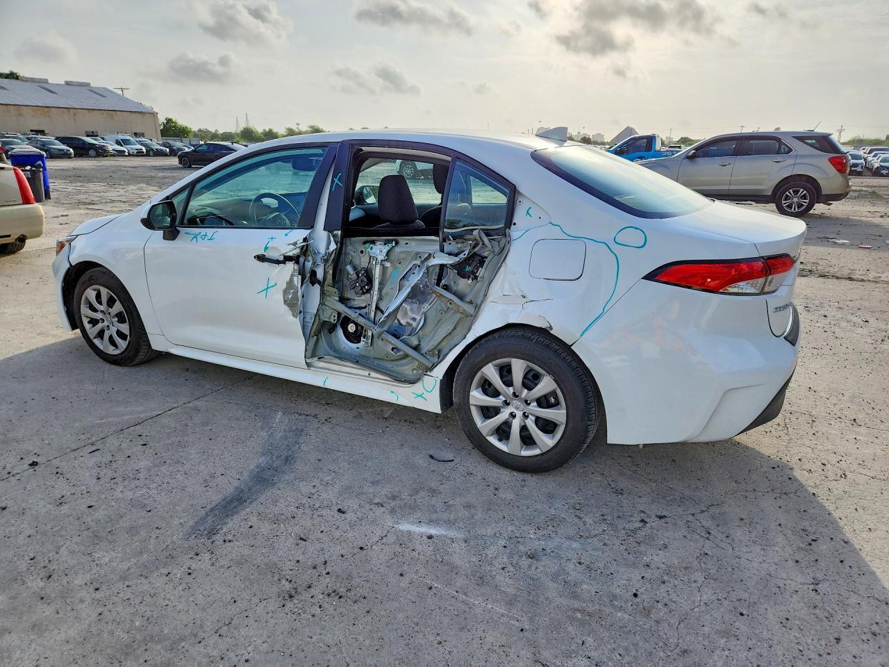 2025 TOYOTA COROLLA LE — Фото 2 из 12