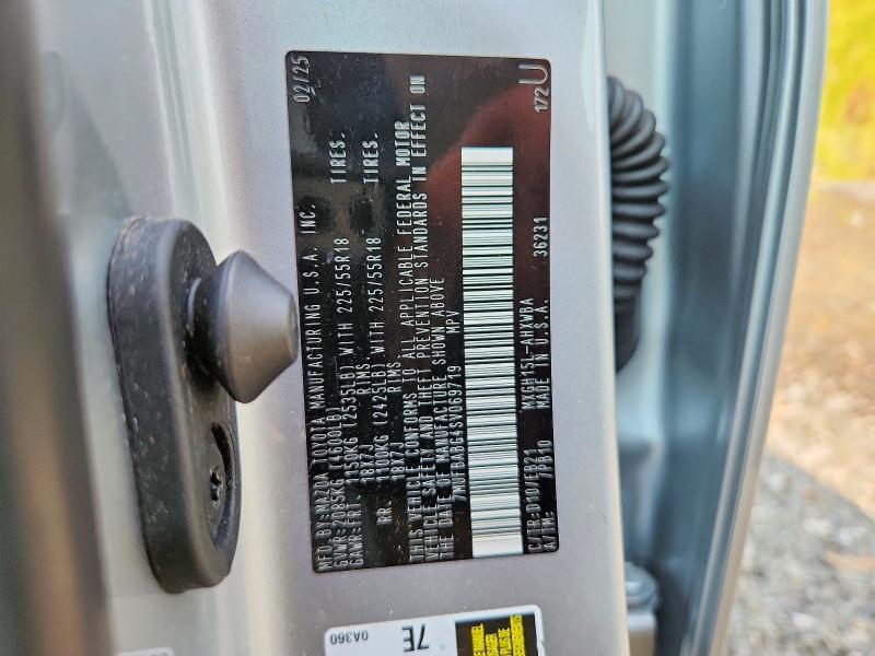 2025 TOYOTA COROLLA CROSS HYBRID XSE — Фото 13 из 15