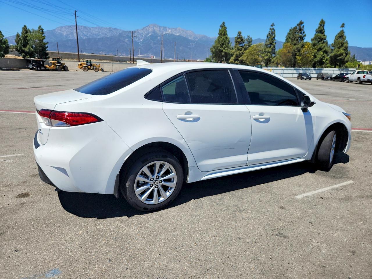 2025 TOYOTA COROLLA HYBRID LE — Фото 3 из 12