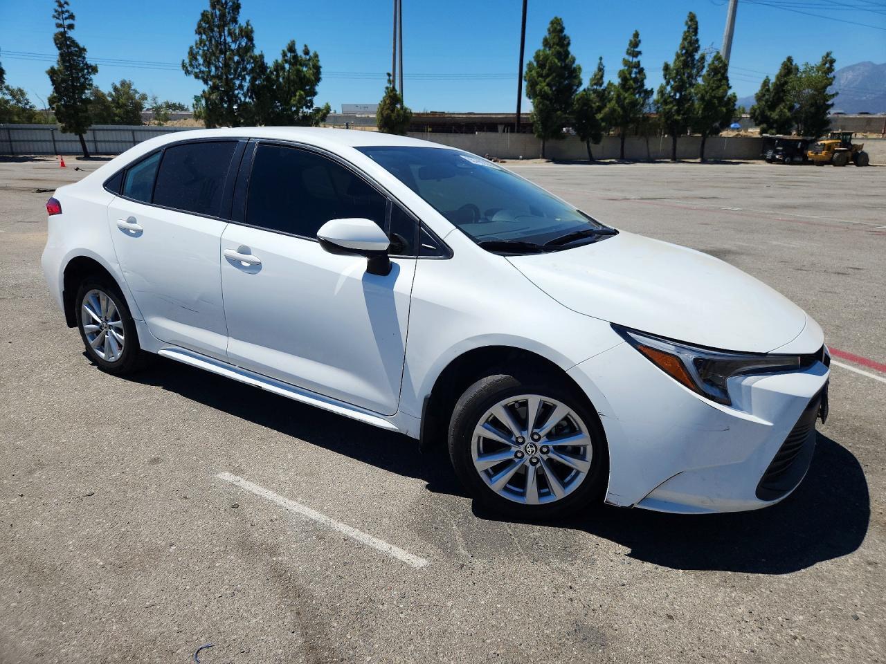 2025 TOYOTA COROLLA HYBRID LE — Фото 4 из 12