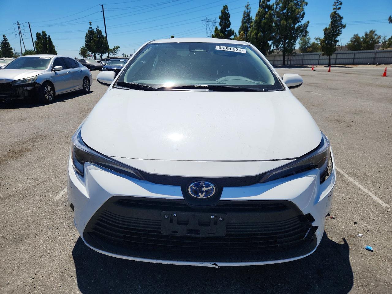 2025 TOYOTA COROLLA HYBRID LE — Фото 5 из 12
