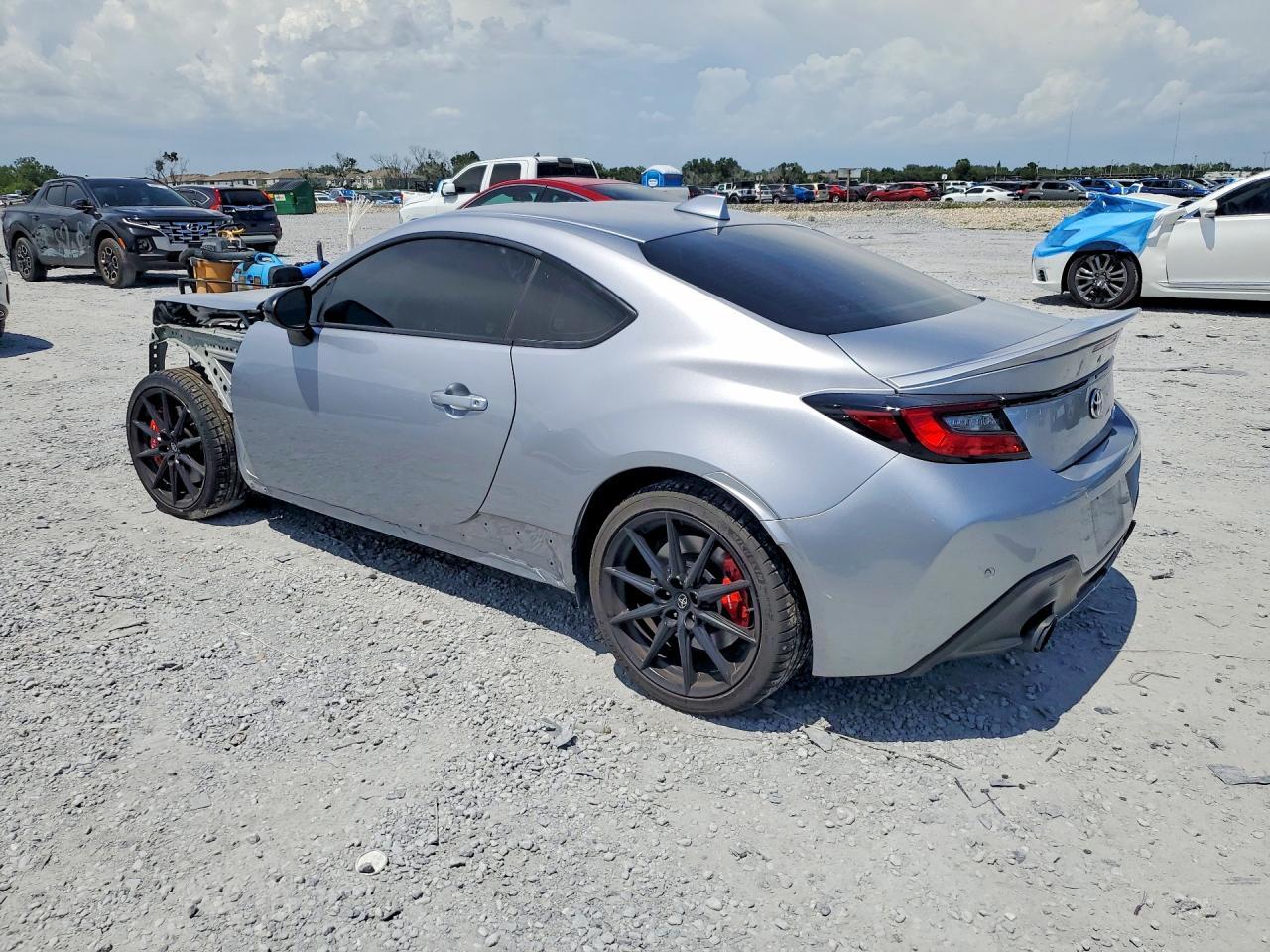 2025 TOYOTA GR 86 PREMIUM — Фото 2 из 12