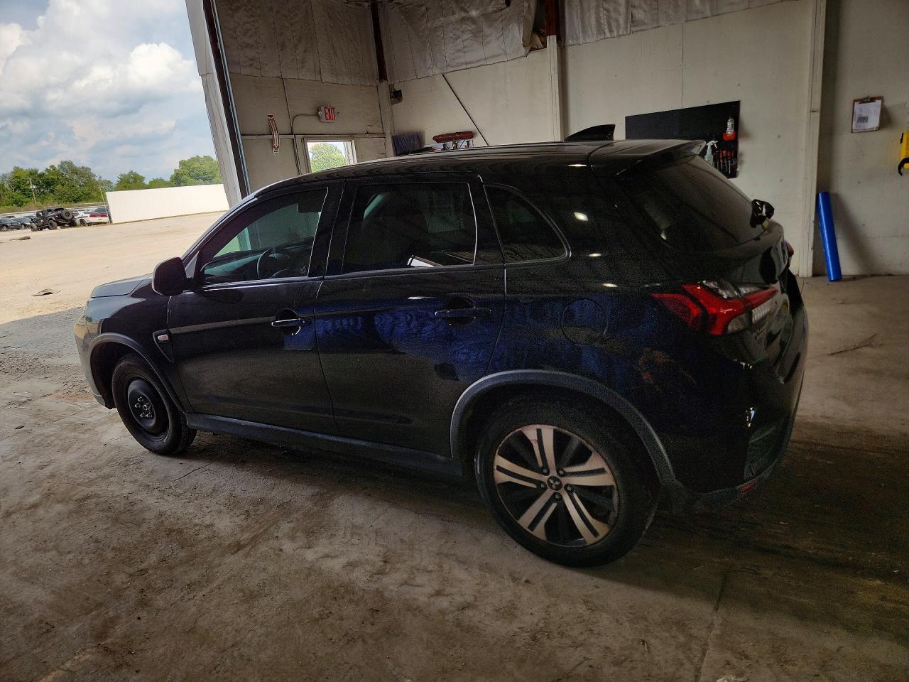 2021 MITSUBISHI OUTLANDER SPORT ES — Фото 2 из 13