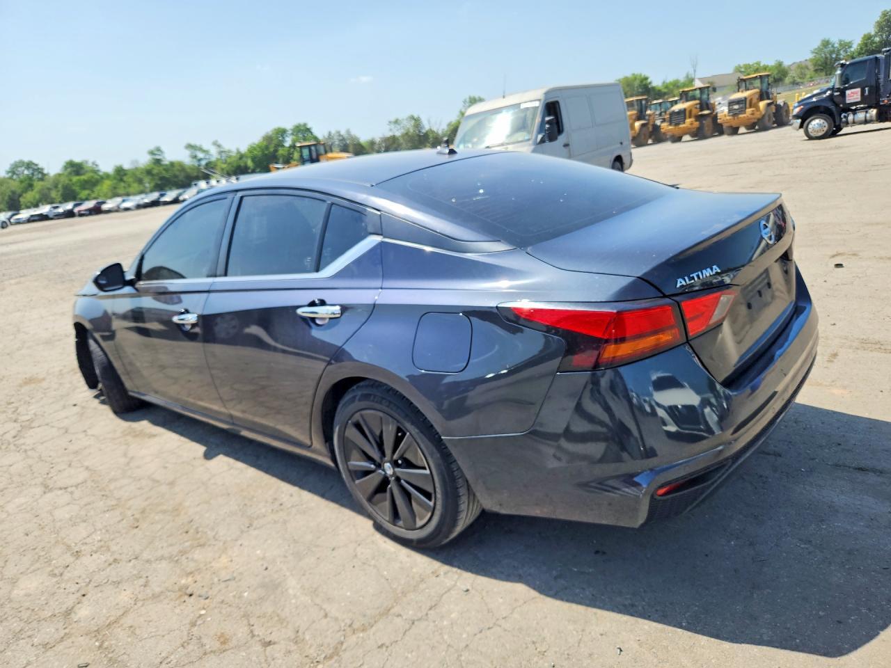 2021 NISSAN ALTIMA SV — Фото 2 из 13
