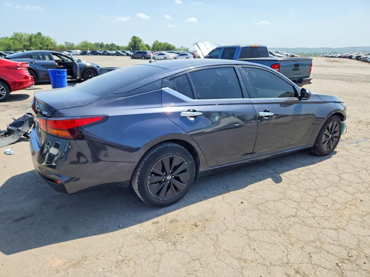 2021 NISSAN ALTIMA SV — Фото 3 из 13