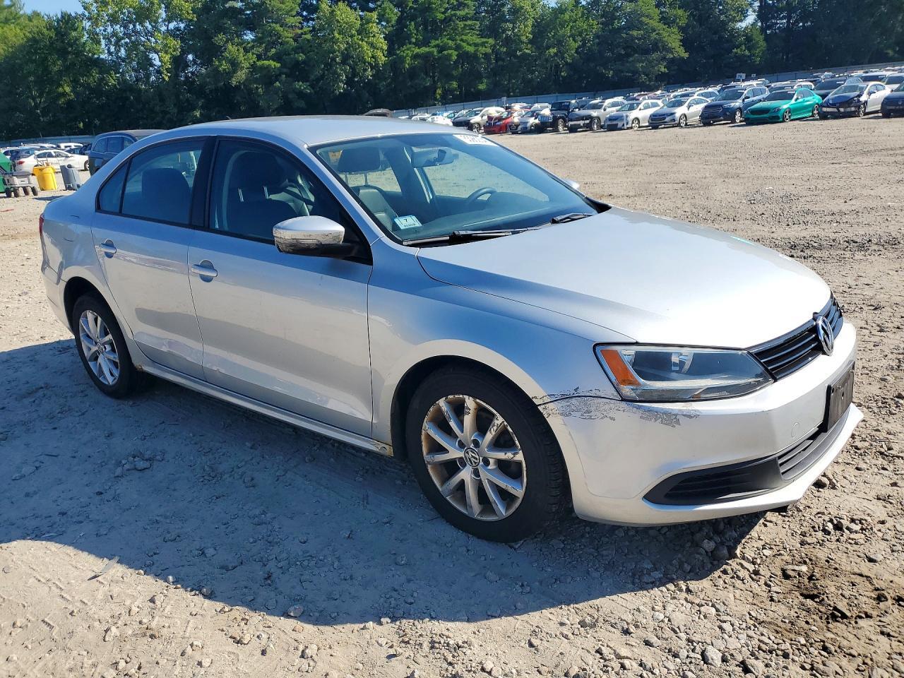 2011 VOLKSWAGEN JETTA SE — Фото 4 из 12