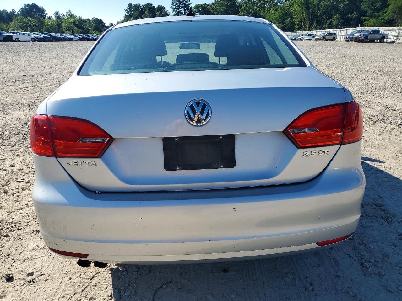 2011 VOLKSWAGEN JETTA SE — Фото 6 из 12