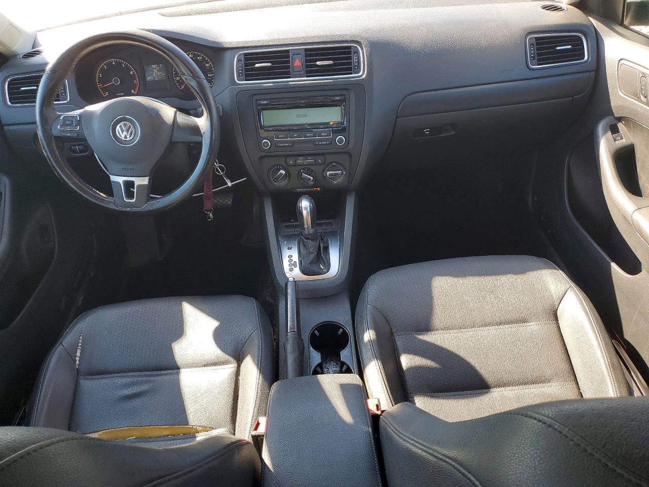 2011 VOLKSWAGEN JETTA SE — Фото 8 из 12