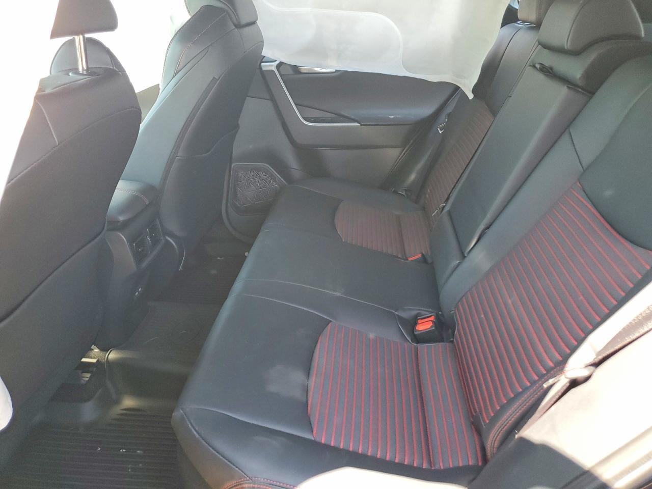 2025 TOYOTA RAV4 XSE — Фото 11 из 13