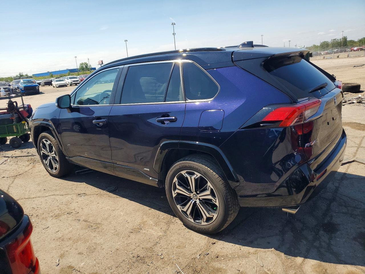 2025 TOYOTA RAV4 XSE — Фото 2 из 13